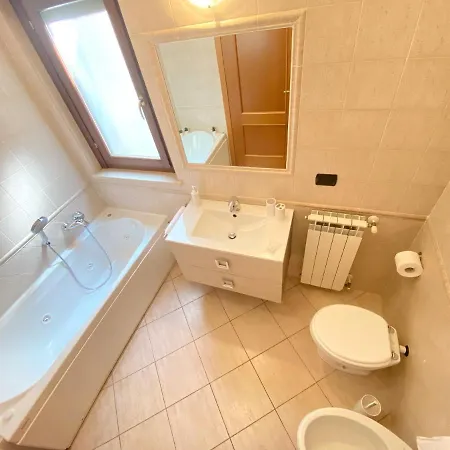 Sunset Escape - Panoramic Terrace Lägenhet