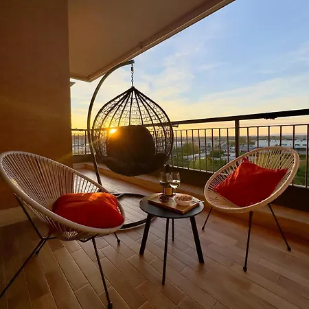 Sunset Escape - Panoramic Terrace Lägenhet Fiumicino