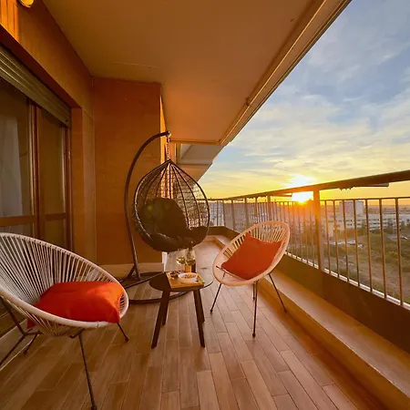 Sunset Escape - Panoramic Terrace Lägenhet Fiumicino